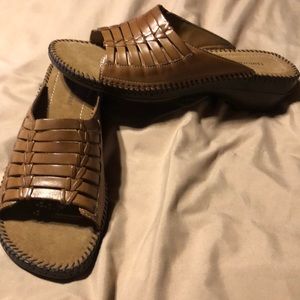 Naturalized Womens Sandal